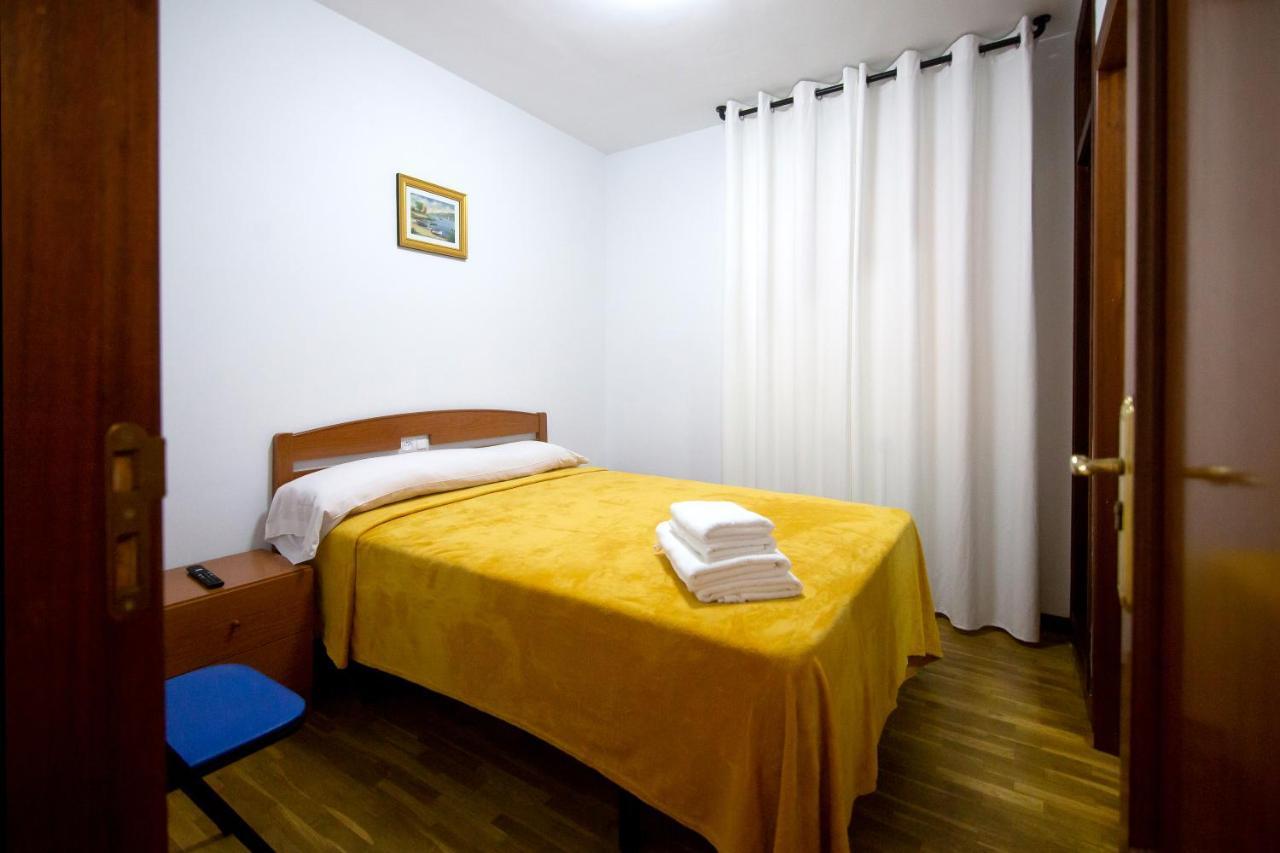 Yani'S Hospedaje Pension 1 Estrella Arriondas Eksteriør bilde