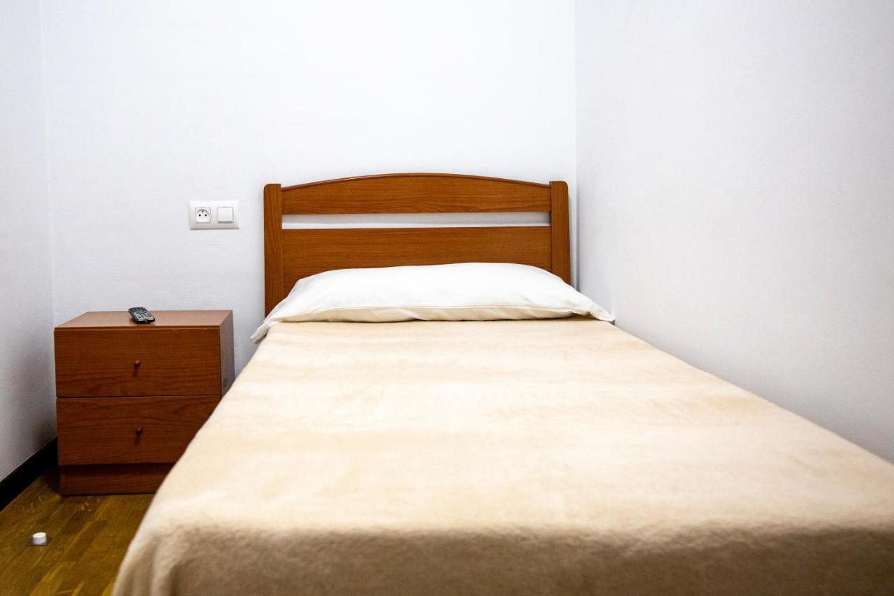 Yani'S Hospedaje Pension 1 Estrella Arriondas Eksteriør bilde